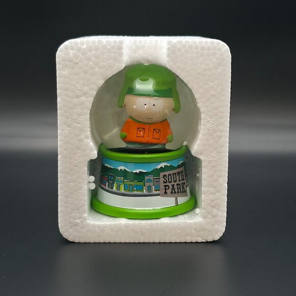 South Park Mini Snow Globe - Kyle - Picture 1 of 8